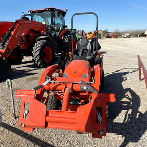 Kubota Wheel Tractor 25HP With Front Loader Red Color - Product Image 4