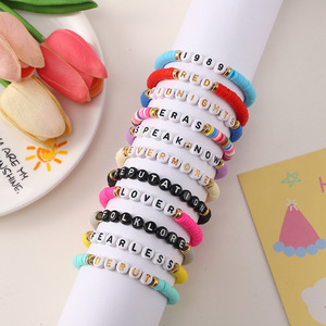 Braccialetto di perline Boho personalizzabile 1989 braccialetto di amicizia Taylor fatto a mano in argilla polimerica perla alla moda con nome di amicizia - Product Image 1