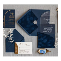 Invitación de Boda Arqueada de Acrílico Transparente Azul Marino de Lujo, Texto Blanco, Sobre de Terciopelo, Impresión Personalizada Moderna