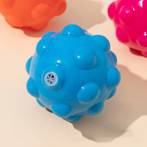Juguetes para Mascotas, Pelota de Goma Resistente a Mordeduras, Pelota de Masaje con Sonido, Juguete de Entrenamiento Interactivo para Mascotas - Product Image 4