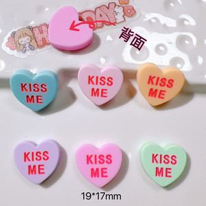 จี้เรซิ่นรูปหัวใจจิ๋ว จูบฉัน ของตกแต่งเรซิ่น ของเล่นจี้เรซิ่น สำหรับตกแต่ง รองเท้า กิ๊บติดผม จี้ศิลปะสำหรับตกแต่ง - Product Image 3