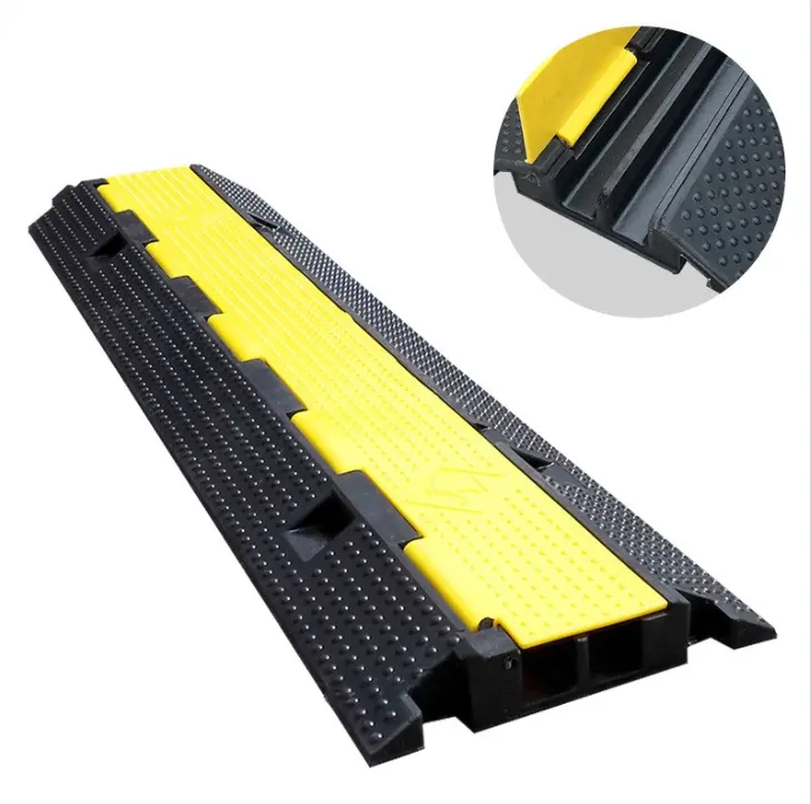 Houden Oprit Slang Brug Kabel Road Bult Pvc Een Manier Speed Breaker Bump Reflector Kabel Protector Ramp Stoten