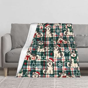Couverture en flanelle Husky de Noël, plaid vert, couverture de lit 50x60 pouces, carrée, douce, moelleuse, confortable, couverture polaire pour chien pour l'hiver - Product Image 2