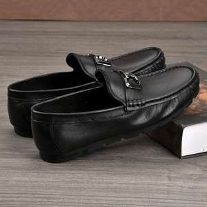 Mocassins en cuir véritable pour hommes, bout rond, à enfiler, semelle souple en caoutchouc, décor à boucle, chaussures décontractées toutes saisons - Product Image 1