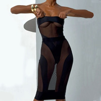 Ensemble chic français : body en maille rouge patchwork et jupe ajustée |   Vente en gros de robes de club transparentes en 2 pièces, vêtements de club sexy pour femmes