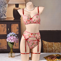 Ensemble de lingerie en résille transparente à imprimé fraise avec soutien-gorge à armatures, porte-jarretelles découpé, string et lanières de jambe, vente en gros, marque privée