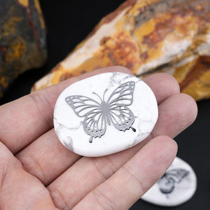 <span class=keywords><strong>Prix</strong></span> usine pierre précieuse howlite blanche pierre papillon motif de transfert UV pierre totem - Product Image 6