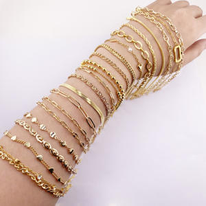 Bracelets Joncs Superposés Tendance et Épais Personnalisés de Luxe en Acier Inoxydable Plaqué Or 18K Bijoux Hypoallergéniques et Imperméables - Product Image 2