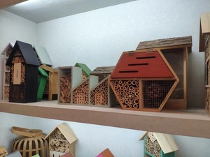 โรงแรมแมลงไม้สำหรับสวน |   บ้านสำหรับแมลงสัตว์ป่าที่ได้รับการรับรองมาตรฐาน FSC ขายส่งแบบกำหนดเอง GYIH2 - Product Image 3