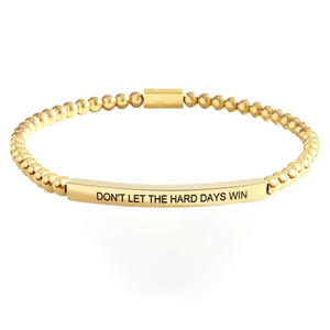 Placa de Identificación Clásica de Acero Inoxidable Chapada en Oro de 18K con Grabado en Tira Curva y Cuentas de Piedra Natural - Product Image 2