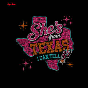 Precio al por mayor Diseño de diamantes de imitación termoadhesivos brillantes 'She's From Texas' populares para camiseta - Product Image 1