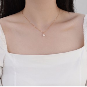 Collar Chapado en Oro de 14K con Perla Natural de Agua Dulce, Cadena de Clavícula con Forma de Bombilla Pequeña y Brillante para Mujer, Elegante - Product Image 1