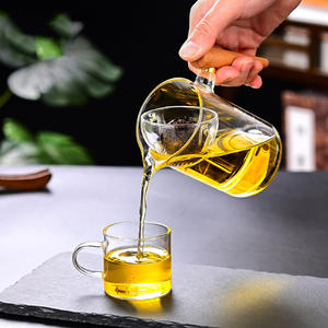 Tetera de vidrio resistente al calor con mango de madera y colador para té verde - Product Image 1