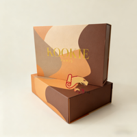 Boîte en papier kraft rigide avec gaufrage et pelliculage mat, revêtement UV, emballage cadeau de luxe pour vêtements blancs