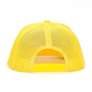 Casquettes de camionneur personnalisées en coton jaune à 5 panneaux avec logo imprimé, dos en maille - Product Image 4