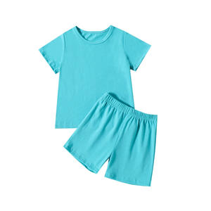 Conjunto de Camiseta y Pantalón para Niños Cheerful Steps, Diseñado para Aventuras Diarias con un Estilo Moderno, Ideal para Jóvenes Modernos - Product Image 1