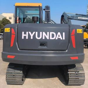 Mini-excavatrice sur chenilles Hyundai HX80G d'occasion, 8 tonnes, faible nombre d'heures de fonctionnement, bon état, moteur d'origine, système hydraulique stable, pour usage municipal - Product Image 4