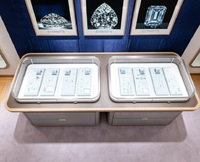 Vitrine de luxe bleue et grise pour bijouterie haut de gamme, présentoir en verre pour bijoux de luxe