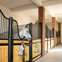 Système d'écurie pour chevaux de qualité commerciale avec cadre en acier inoxydable à charnières et renforcé, système d'écurie robuste et de qualité