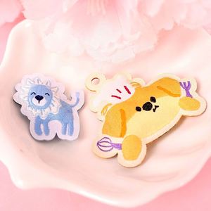 Porte-clés en tissu personnalisé avec logo brodé, pendentif tissé, étiquettes de vêtements en tissu, vente en gros - Product Image 5