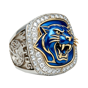 Anello Personalizzato da Campionato 2026 con Zirconia Pave Completo, Logo Animale 3D e Accento in Smalto per i Vincitori della Lega Universitaria - Product Image 1