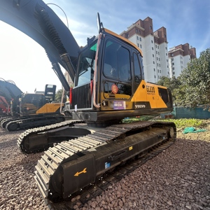 Excavatrice sur chenilles Volvo EC220 d'occasion, engin et équipement de génie civil et de construction de taille moyenne - Product Image 2