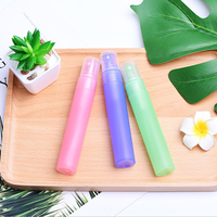 Nouveau design mini flacon pulvérisateur atomiseur en plastique pour désinfectant pour les mains 10ml 20ml, pompe pulvérisatrice pour parfum, sérum de soin de la peau, format de poche cylindrique