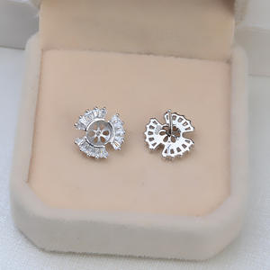 ต่างหูเงินแท้ S925 ชุบทองคำขาวและโรสโกลด์ ทรงสี่เหลี่ยม ประดับเพชรซิคอนสองแถว สำหรับทำเครื่องประดับมุก DIY ถาดเปล่าสำหรับฝังอัญมณี รุ่น 1043 - Product Image 3