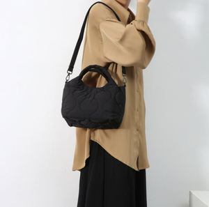 Sac à bandoulière matelassé en nylon souple de haute qualité, grande capacité, portable, pour femmes, pour le shopping et l'usage quotidien - Product Image 5