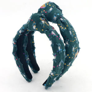 رباط رأس لعيد الميلاد بتصميم أخضر لامع لؤلؤ صوفي رباط رأس فاخر مخصص للأطفال - Product Image 5