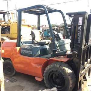 Carretilla elevadora usada Toyota FD30, 3 toneladas, venta a bajo precio - Product Image 1
