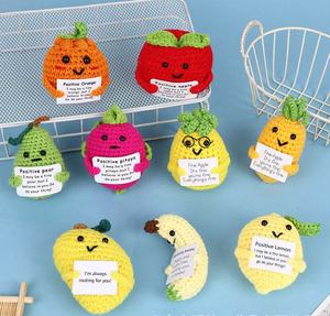 Muñecos de Comida Positiva Hechos a Mano de Ganchillo, Amigurumi Patata, Pepinillo, Piña, Champiñón con Tarjeta, Adorno Lindo para Escritorio al por Mayor - Product Image 1