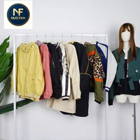 Vêtements d'occasion - Vestes zippées pour femmes de qualité A, printemps/automne, styles, tailles et couleurs variés. Quantité minimale de commande : 500 kg