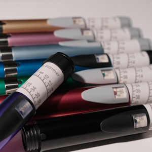 ปากกาความงามแบบพกพา หลายสี ขนาด 3 มล. ใช้ซ้ำได้ สำหรับการแต่งหน้าประจำวัน การดูแลผิว และการใช้งานเครื่องสำอางเหลว - Product Image 4