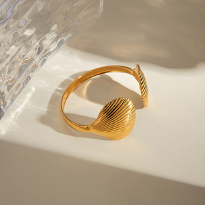 Scallop Shell Open Cuff Bracelet Gold Tone Zinc Alloy Unisex Jewelry Gift - Product Image 3