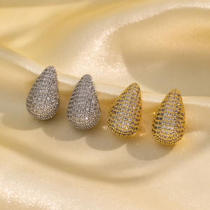 Gemmy Nouvelle Arrivée Boucles d'oreilles clous en acier inoxydable, forme goutte d'eau géométrique simple et épaisse, avec zircone cubique, style tendance - Product Image 2