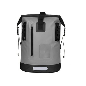 Mochila Impermeable Enrollable de 20L para Senderismo, Montañismo y Pesca, con Bolsillo con Cremallera y Correas Ajustables - Product Image 5