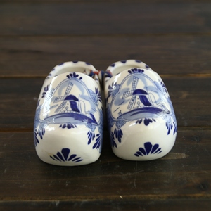 Chaussures en porcelaine peintes à la main, motif tulipes, bleu de Delft, très vendues, décoration intérieure - Product Image 2