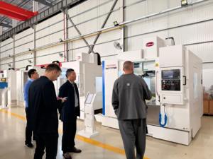 Độ chính xác cao vmc850 kim loại <span class=keywords><strong>CNC</strong></span> trung tâm gia công dọc <span class=keywords><strong>5</strong></span> trục máy phay tự động GSK điều khiển BT40 giá cả cạnh tranh - Product Image 2