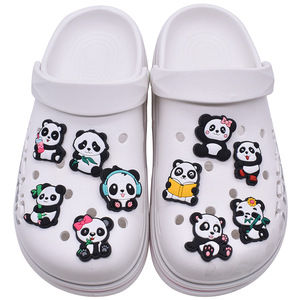 Breloques décoratives en PVC amovibles pour sabots et pantoufles, motifs panda de dessin animé mignons, accessoires de chaussures, vente en gros - Product Image 4