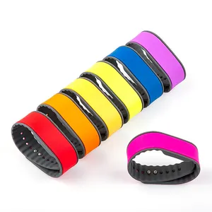Fabbricazione braccialetto vibrante con etichetta rfid nfc elasticizzato in gomma siliconica stampabile personalizzato per la frequenza cardiaca sportiva