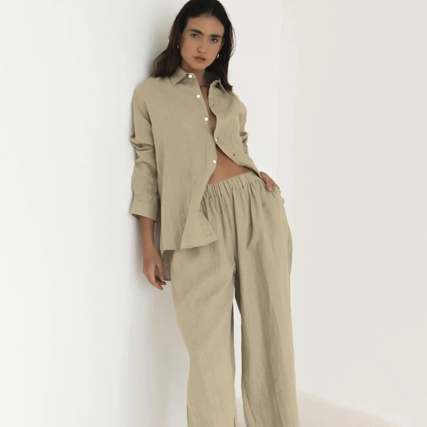 Pijama de color sólido de algodón y lino de lujo ligero personalizado, conjunto de dos piezas de camisa y Pantalones suaves y transpirables