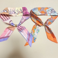 Collar de Pañuelo de Seda W4Y con Cuentas Acrílicas Doradas, Joyería de Pañuelo de Satén con Múltiples Diseños Decorativos para Uso Diario, Decoración de Bolsos, Regalos