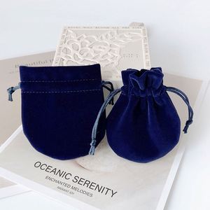 Pochette de rangement pour bijoux en velours bleu royal, sac cadeau noir à cordon pour colliers, bagues, bracelets, montres, sac d'emballage avec logo personnalisé - Product Image 1
