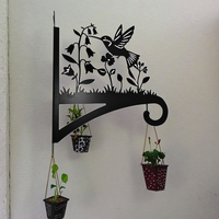 Panier à fleurs suspendu en métal moderne en forme d'oiseau et crochet mural pour la décoration extérieure de jardin et de maison