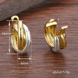 Pendientes Finos Huggie Bicolor de Oro Sólido de 18K, Geométricos, Minimalistas, para Uso Diario, Unisex - Product Image 6
