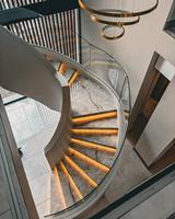 Conception d'escalier incurvé d'intérieur de villa avec l'étape de marbre du fournisseur d'escaliers de Foshan