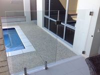 Système de balustrade en verre pour balcon extérieur avec quincaillerie en acier inoxydable