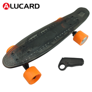 Cina produttore all'ingrosso nuovo disegno <span class=keywords><strong>4</strong></span> ruota a buon mercato mini elettrico di <span class=keywords><strong>skateboard</strong></span> personalizzati con LED per gli adolescenti - Product Image 2