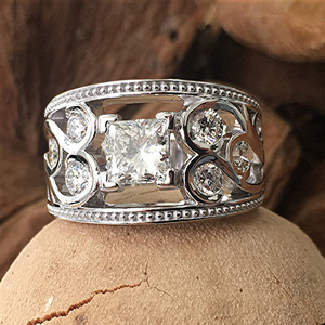 Anello Floreale Traforato Vintage per Donne, Elegante Accessorio da Dito per Feste e Matrimoni, Idea Regalo - Product Image 1